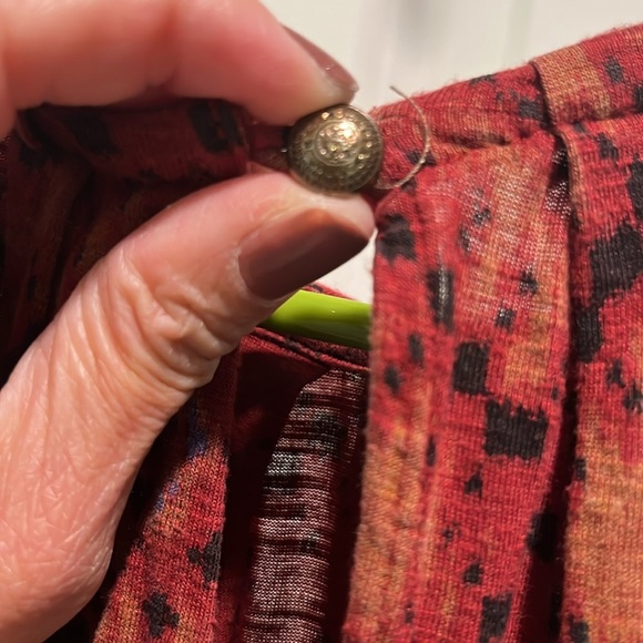 Red Patterned Sleeveless Top - Picture 4 of 4